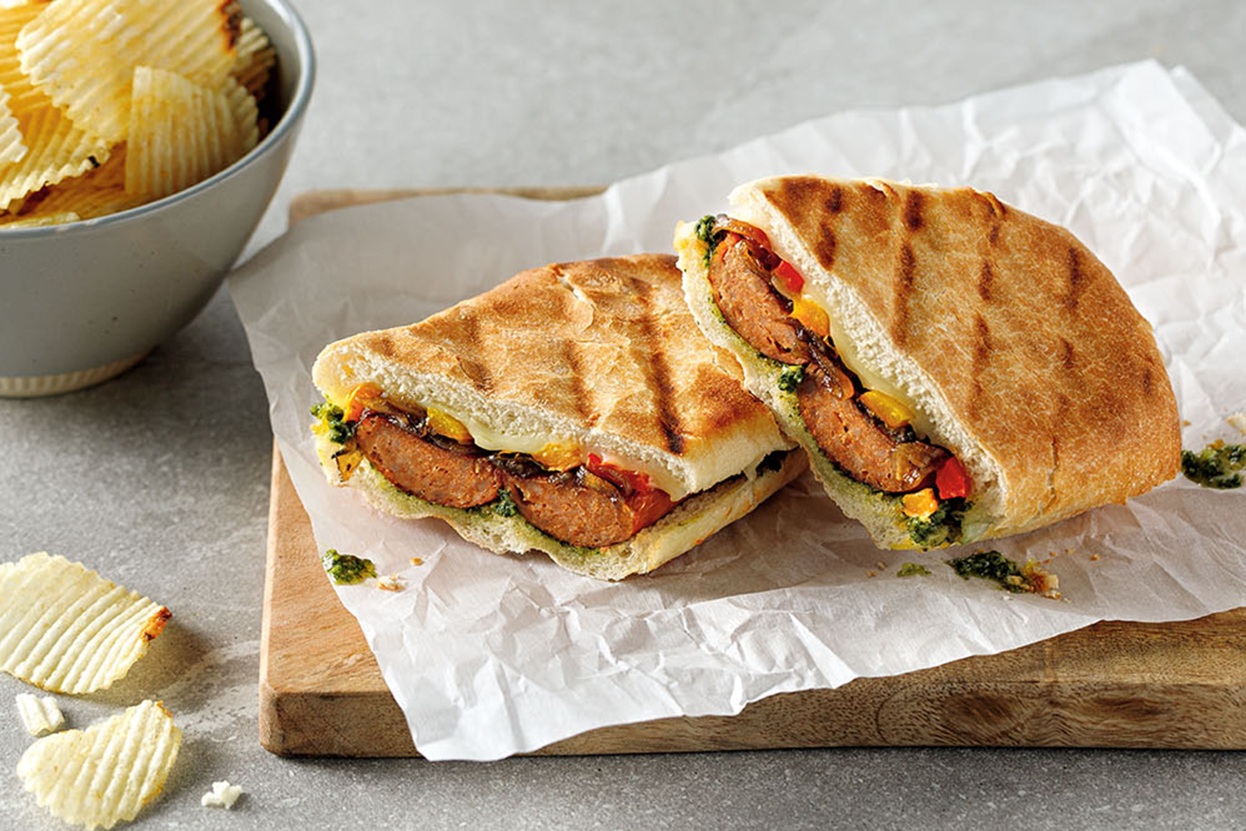 Paninis aux saucisses italiennes douces